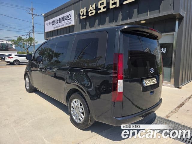 Hyundai Staria 2022 — ფოტო 2/16