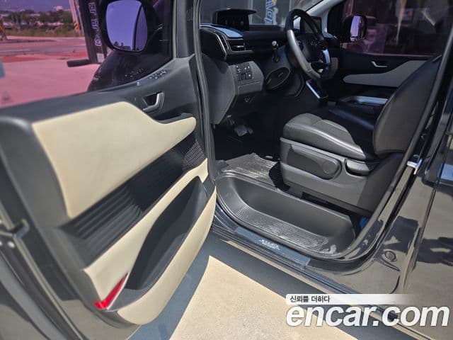 Hyundai Staria 2022 — ფოტო 10/16