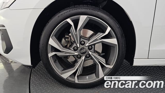 Audi A3 2023 — ფოტო 4/20
