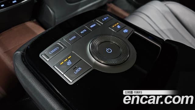 Genesis Electrified G80 2022 — Şəkil 19/20