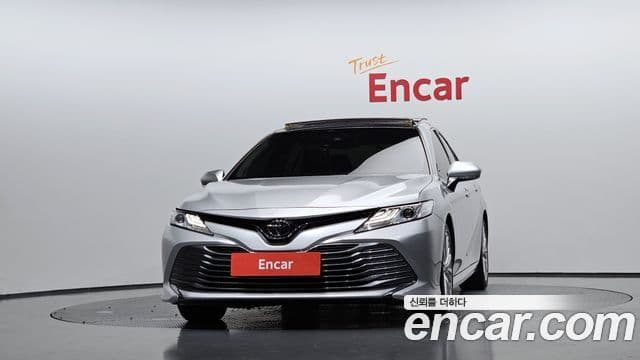 Toyota Camry 2018 — Şəkil 10/20