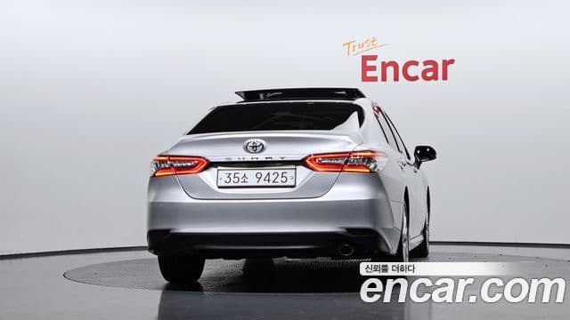 Toyota Camry 2018 — Şəkil 12/20