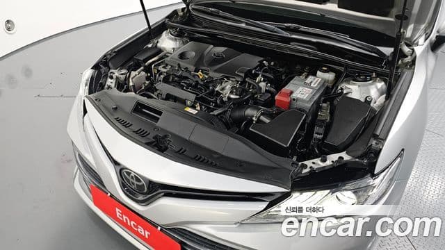 Toyota Camry 2018 — Şəkil 17/20