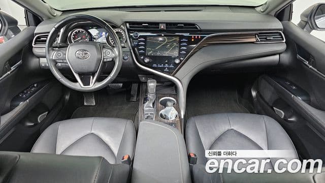 Toyota Camry 2018 — Şəkil 18/20