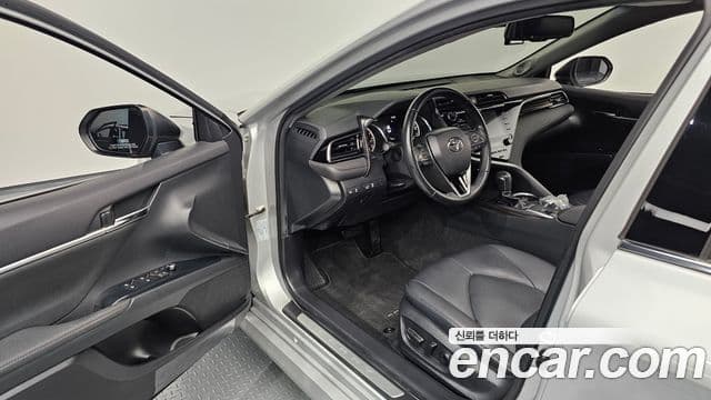 Toyota Camry 2018 — Şəkil 7/20
