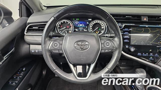 Toyota Camry 2018 — Şəkil 1/20