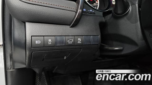 Toyota Camry 2018 — Şəkil 8/20