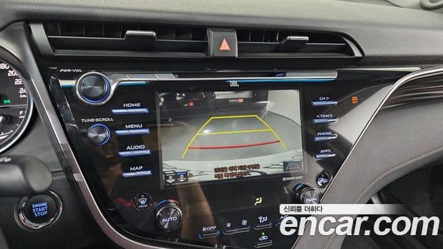 Toyota Camry 2018 — Şəkil 16/20