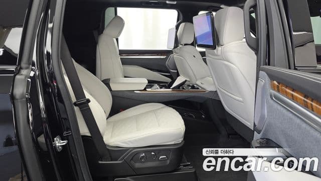 Cadillac Escalade 2025 — ფოტო 12/20