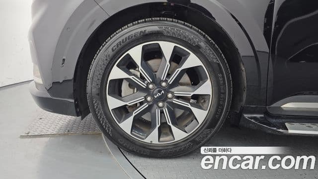 Kia Carnival 2023 — ფოტო 5/20