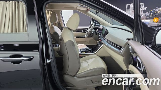 Kia Carnival 2023 — ფოტო 11/20