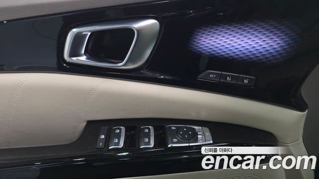 Kia Carnival 2023 — ფოტო 13/20