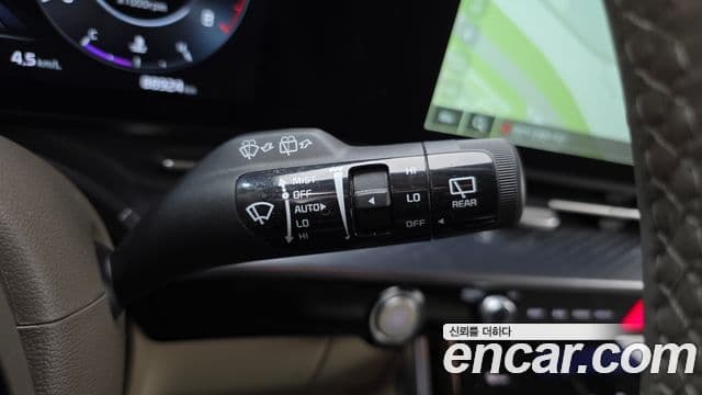 Kia Carnival 2023 — ფოტო 16/20