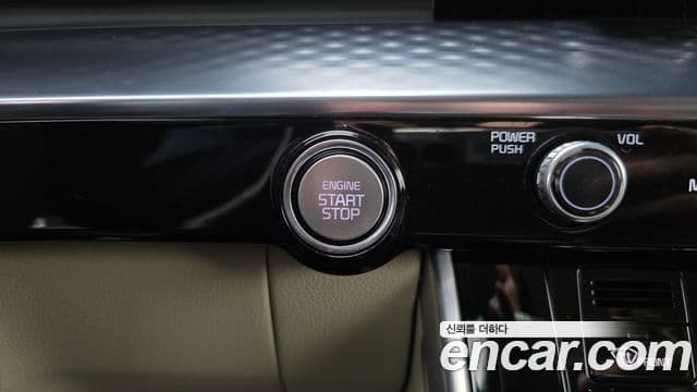 Kia Carnival 2023 — ფოტო 17/20