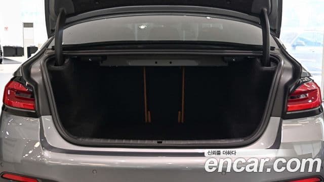 BMW 5 Series 2023 — ფოტო 6/20
