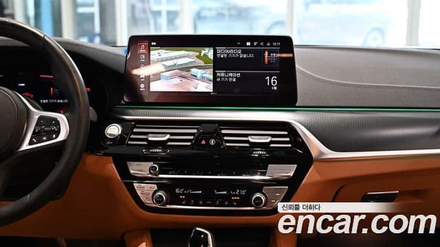 BMW 5 Series 2023 — ფოტო 17/20