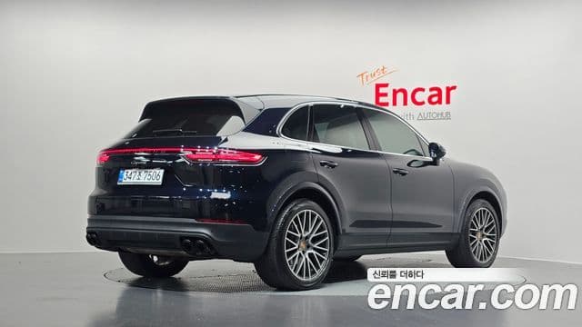 Porsche Cayenne 2020 — ფოტო 1/20