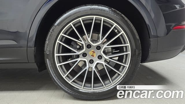 Porsche Cayenne 2020 — Photo 6/35