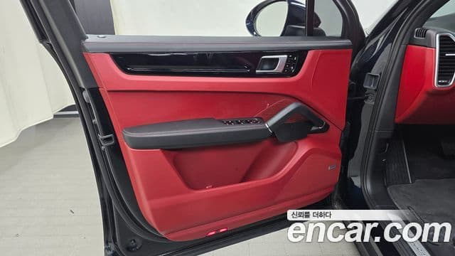 Porsche Cayenne 2020 — Photo 4/35