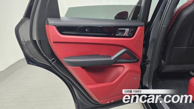 Porsche Cayenne 2020 — Photo 5/35