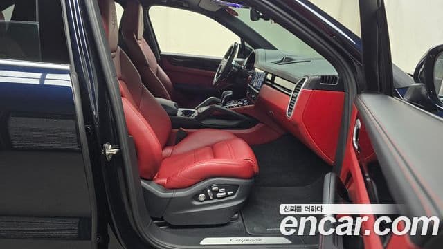 Porsche Cayenne 2020 — Photo 23/35