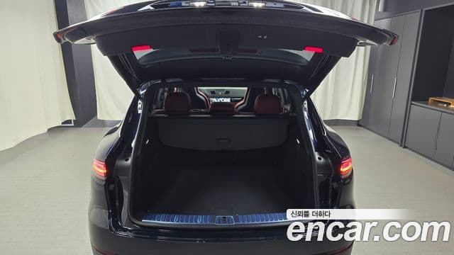 Porsche Cayenne 2020 — Photo 29/35