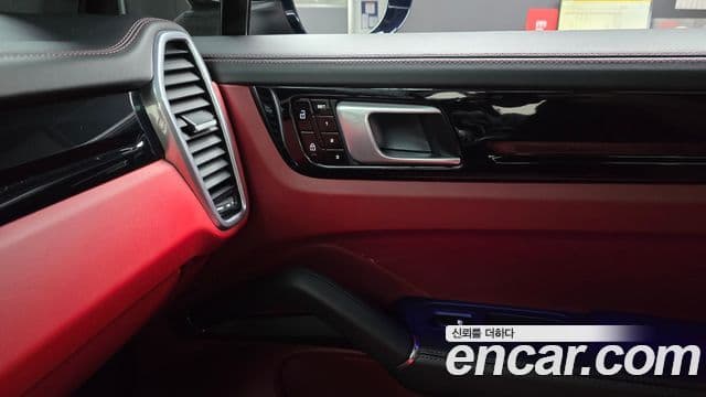 Porsche Cayenne 2020 — Photo 35/35
