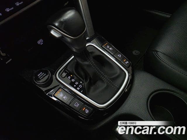 Kia Seltos 2022 — ფოტო 8/20