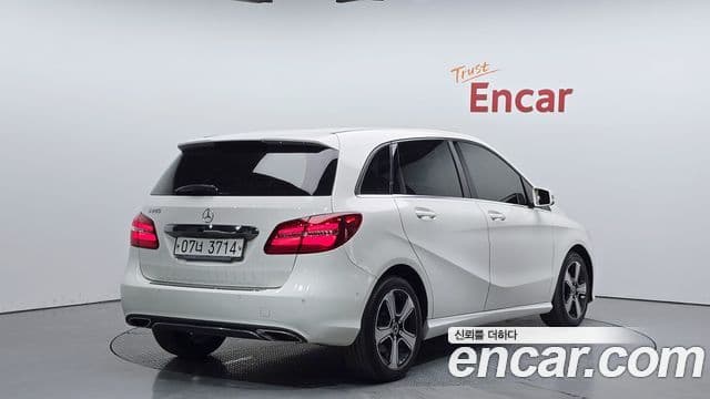 Mercedes-Benz B-Class 2018 — ფოტო 26/30