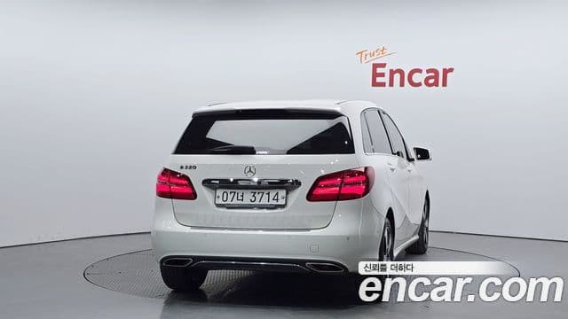 Mercedes-Benz B-Class 2018 — ფოტო 15/30