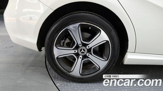 Mercedes-Benz B-Class 2018 — ფოტო 12/30