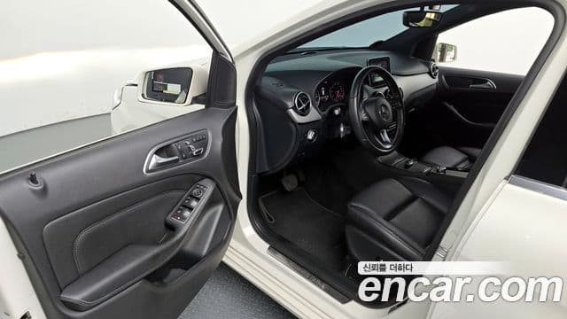 Mercedes-Benz B-Class 2018 — ფოტო 8/30