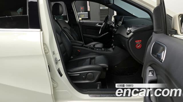 Mercedes-Benz B-Class 2018 — ფოტო 18/30
