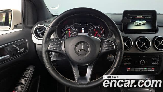Mercedes-Benz B-Class 2018 — ფოტო 1/30