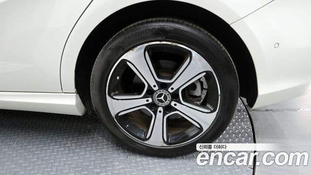Mercedes-Benz B-Class 2018 — ფოტო 21/30