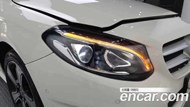 Mercedes-Benz B-Class 2018 — ფოტო 19/30