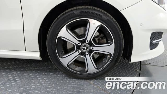Mercedes-Benz B-Class 2018 — ფოტო 5/30