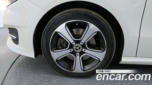 Mercedes-Benz B-Class 2018 — ფოტო 23/30