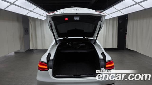 Mercedes-Benz GLC-Class 2018 — Şəkil 18/20