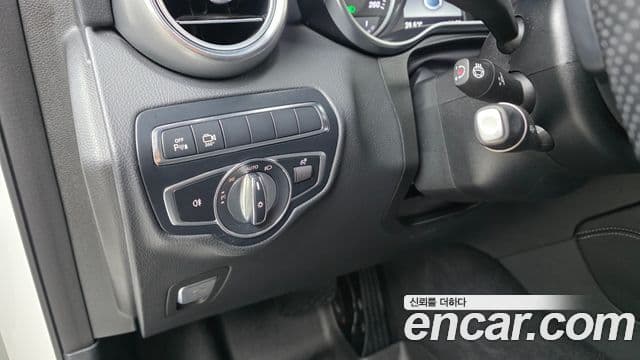 Mercedes-Benz GLC-Class 2018 — ფოტო 31/32