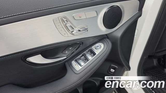 Mercedes-Benz GLC-Class 2018 — ფოტო 15/32