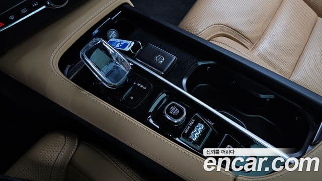 Volvo XC90 2021 — Şəkil 9/20