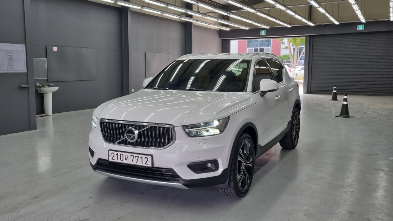Volvo XC40 2021 — Şəkil 9/20