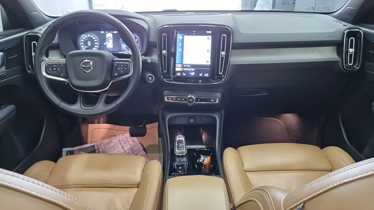 Volvo XC40 2021 — Şəkil 10/20
