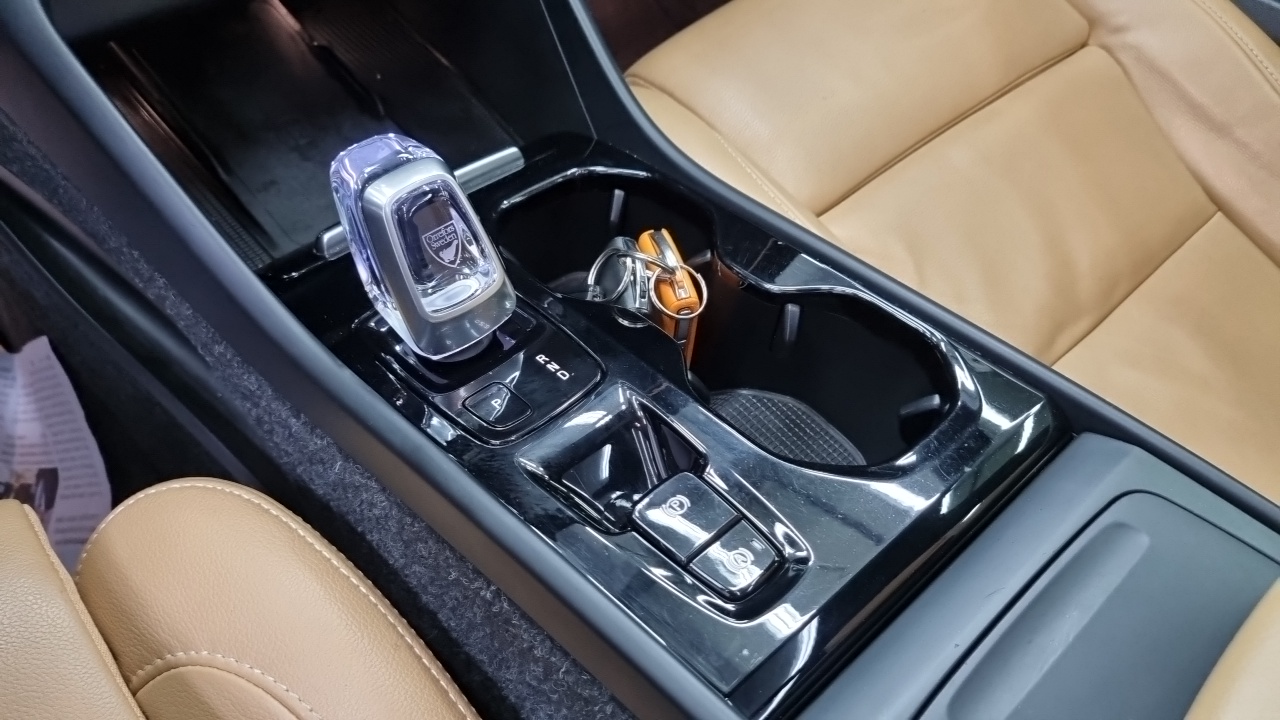 Volvo XC40 2021 — Şəkil 7/20