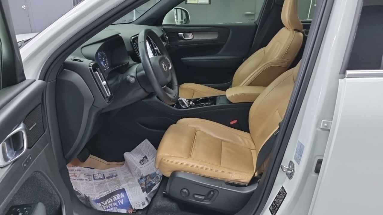 Volvo XC40 2021 — Şəkil 8/20