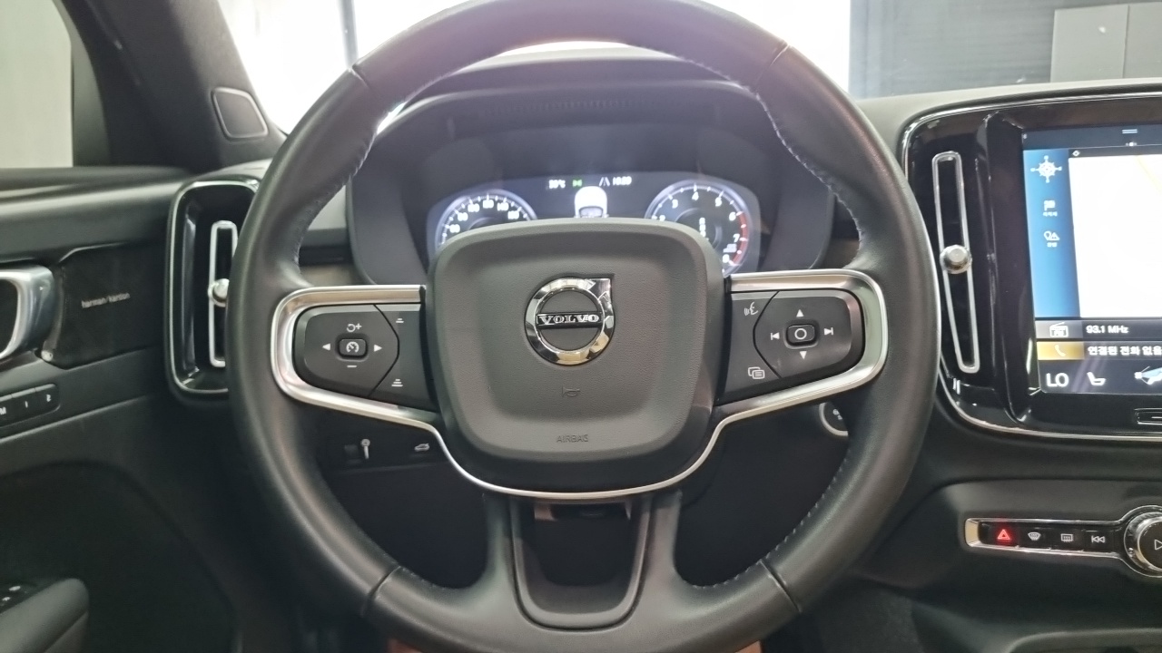 Volvo XC40 2021 — Şəkil 14/20