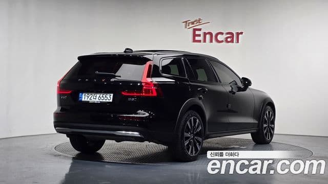 Volvo V60 Cross Country 2023 — Şəkil 2/20