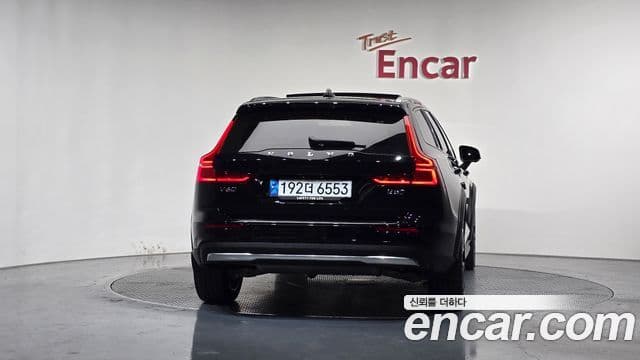 Volvo V60 Cross Country 2023 — Şəkil 4/20
