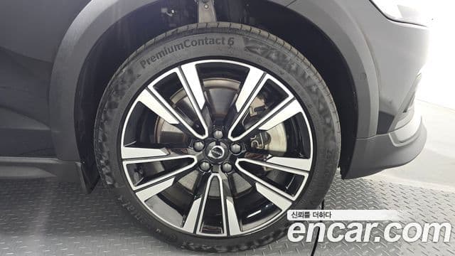 Volvo V60 Cross Country 2023 — Photo 2/34